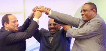 الرئيس السيسي ونظيريه الإثيوبي والسوداني