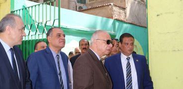 محافظ القاهرة يتابع مقرات اللجان
