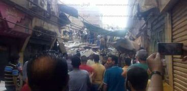 بالصور ..محافظ دمياط ومدير الأمن يتابعا حادث انهيار عقار بمدينة عزبة البرج