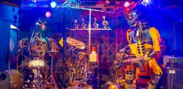 بالفيديو| آلات تصنع المعجزات.. فرقة موسيقية من "الروبوتات" في ألمانيا
