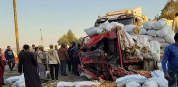 مصرع سائق بسبب حادث تصادم سيارتين نقل بضائع بطريق"طنطا_ المحلة"
