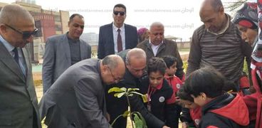غرس 67 شجرة المدرسة المصرية اليابانية بإدارة المنتزه التعليمية