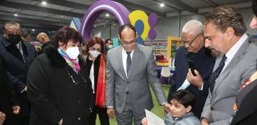 وزيرة الثقافة تتفقد أنشطة جناح الطفل بمعرض القاهرة الدولي للكتاب