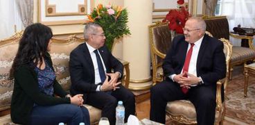 الخشت يلتقي سفير بنما لبحث أوجه التعاون مع جامعات بنما