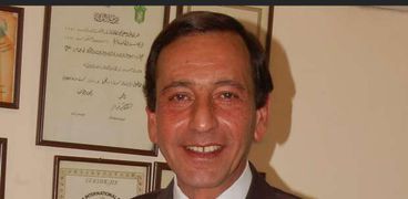 الدكتور ياسر عبد القادر