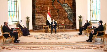 الرئيس عبدالفتاح السيسي مع رئيس البرلمان العربي