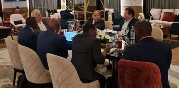 وزير المالية في لقاء ثنائي مع نظيره الزيمبابوي