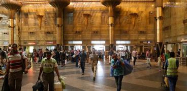 محطة مصر تشهد إقبالاً كبيراً من المواطنين فى الأعياد