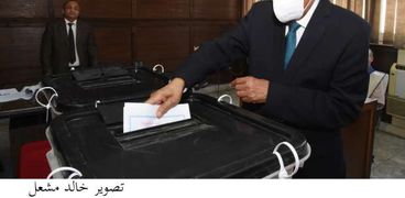 د. على عبد العال يصوت في انتخابات الشيوخ