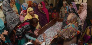 بالصور| تشييع جنازة ضحايا الاعتداء الانتحاري في لاهور الباكستانية