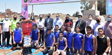 محافظ الشرقية يوقد شعلة أولمبياد الطفل المصري للطلائع