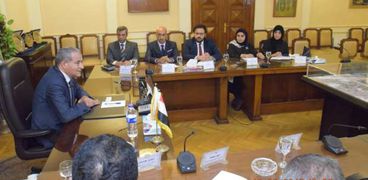 وزير  التموين يجتمع بوفد من وزارة التجارة والصناعة الكويتية 