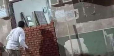 غلق باب مسجد بالفيوم