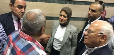 وزيرة الصحة واللواء عادل الغضبان محافظ بورسعيد خلال جولتهما