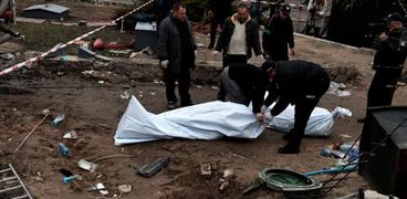 جثث في قرية بوزوفا الأوكرانية