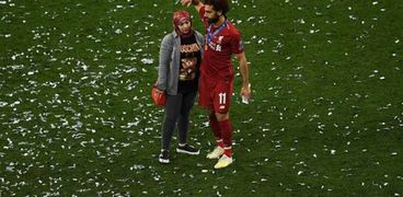 محمد صلاح وزوجته