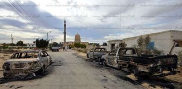 آثار العمل الإرهابي أمام مسجد الروضة بمنطقة بئر العبد في العريش