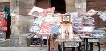 «الوطن» تقتحم سوق المصاحف المضروبة فى درب الأتراك: هنا «بيزنس المتاجرة بكتاب الله»