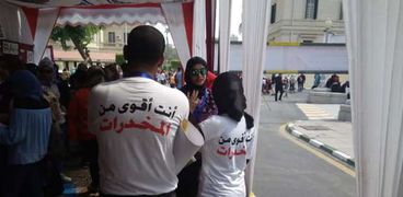حملات توعية للطلاب في اول يوم دراسة بجامعة القاهرة