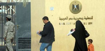 غضب بين العاملين المصريين فى السعودية بسبب رفع أسعار تأشيرات السفر «صورة أرشيفية»
