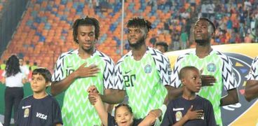 أطفال متلازمة داون مع لاعبي نيجيريا