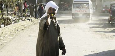 «عبدالمنعم» يطلق صفارته لتوجيه السيارات