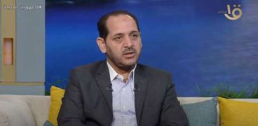 الدكتور أسامة شعث، أستاذ العلاقات الدولية
