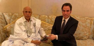 المسلماني يهدي رئيس موريتانيا نسخة من كتابه "أمة في خطر"