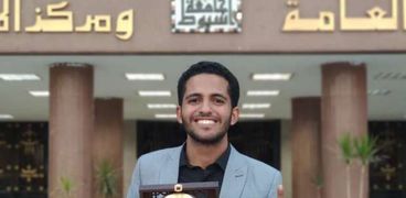 محمد عصام رئيس إتحاد طلاب جامعة أسيوط
