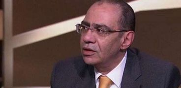 الدكتور حسام حسني رئيس اللجنة العليا لمكافحة الفيروسات