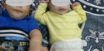 الطفلين المصابين بالتهاب رئوي بمستشفي المنزلة