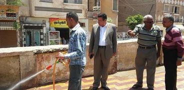 رئيس مجلس مدينة سمنود يتفقد أعمال النظافة بشوارع ويشدد على حل مشكلات المواطنين القروية