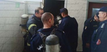 محافظ أسيوط يتفقد موقع آثار حريق بعض كابلات الكهرباء بمستشفى أسيوط الجامعي