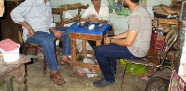 أحد أصحاب ورش الأحذية يروى لـ«الوطن» أسباب تدهور صناعة الأحذية