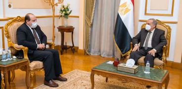 وزير الإنتاج الحربي يستقبل السفير المصري بالنيجر