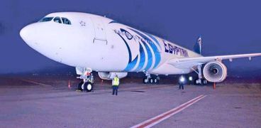 مطار القاهرة الدولي يستقبل رحلة قادمة من أبوظبي تقل 294 مصري