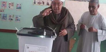 شقيق  شيخ الازهر خلال تصويته