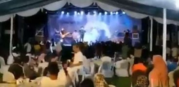 موجة تسونامي تدمر حفل غنائي بأندونيسيا