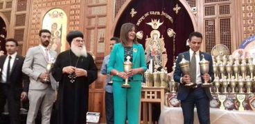 كاتدرائية الزيتون تمنح وزيرة الهجرة درع مهرجان الكرازة المرقسية