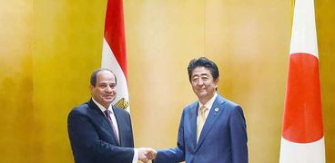 السيسي يدعو رئيس وزراء اليابان لزيارة مصر