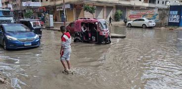 مصريون يتذكرون عاصفة التنين بعد أمطار اليوم