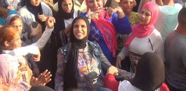 بالفيديو| العيد في مصطفى محمود.. "رقص شعبي للفتيات.. وبلالين وسيلفي"
