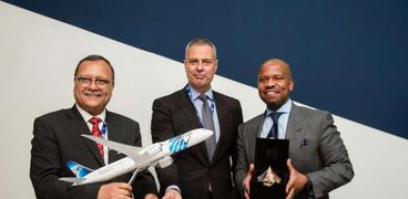 مصر للطيران توقع اتفاقية مع بوينج بمعرض دبي
