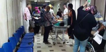 المصابين فى حادث الملاهى بمطروح خلال متابعتهم بمستشفى مطروح العام