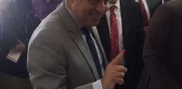 وزير الصحة بـ"الحبر البينك" عقب الادلاء بصوته في الانتخابات الرئاسية