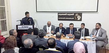 صالون تنسيقية شباب الأحزاب لمناقشة الأزمة الليبية