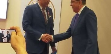 وزيرالسياحة مع سفير كازاخستان