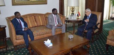 بالصور| "مكرم" يبحث مع وزير إعلام السودان عقد مؤتمر لمثقفي البلدين