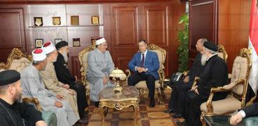 محافظ بني سويف يلتقى أعضاء وفد بيت العائلة المصرية