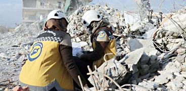 مواطنون سوريون متضررون من الزلزال